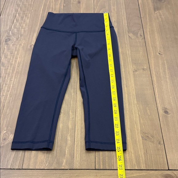 Lululemon Wunder Under Crop - Picture 3 of 9